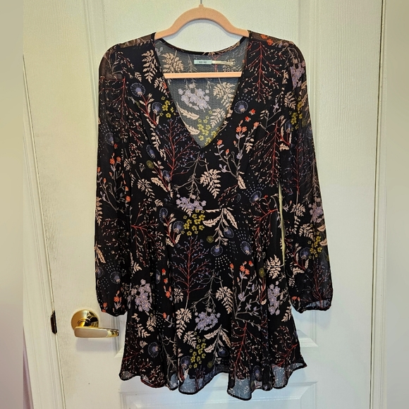 Urban Outfitters Kimchi Blue Floral V-neck Midi Dress - Picture 1 of 6